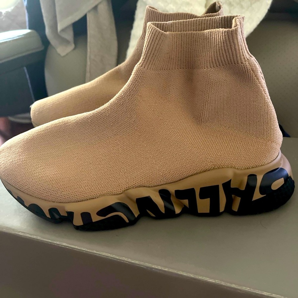 Balenciaga shoes !
Perfect gift for men and woman 🫶